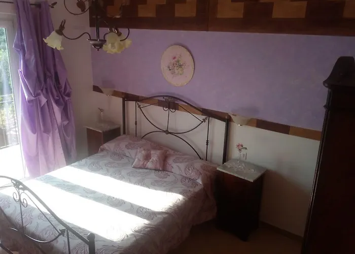 לינה וארוחת בוקר Casale 920 4*