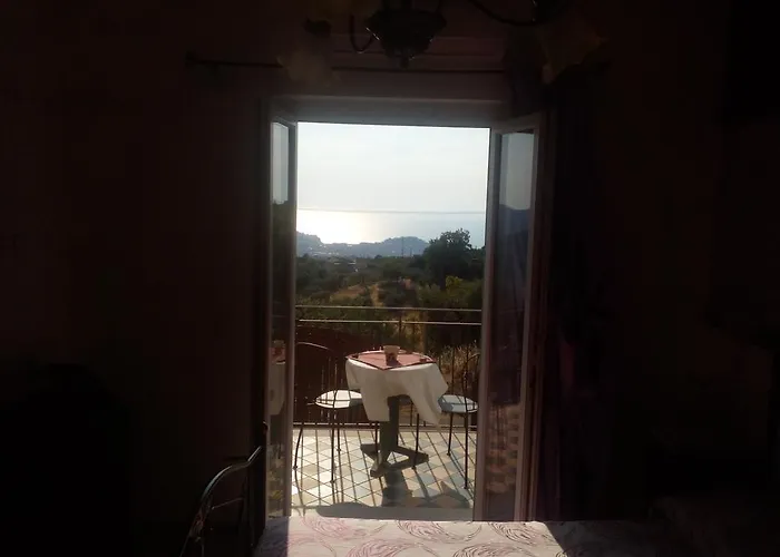 לינה וארוחת בוקר Casale 920 4*